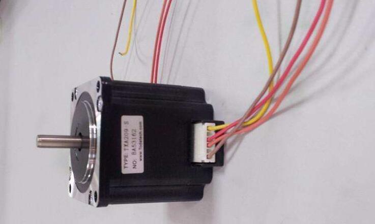 [步進電機驅(qū)動器]步進電機驅(qū)動器可以通過單片機控制脈沖信號帶嗎？